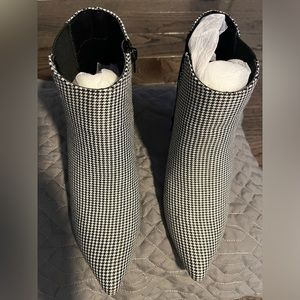 Ladies Black plaid print ankle boots